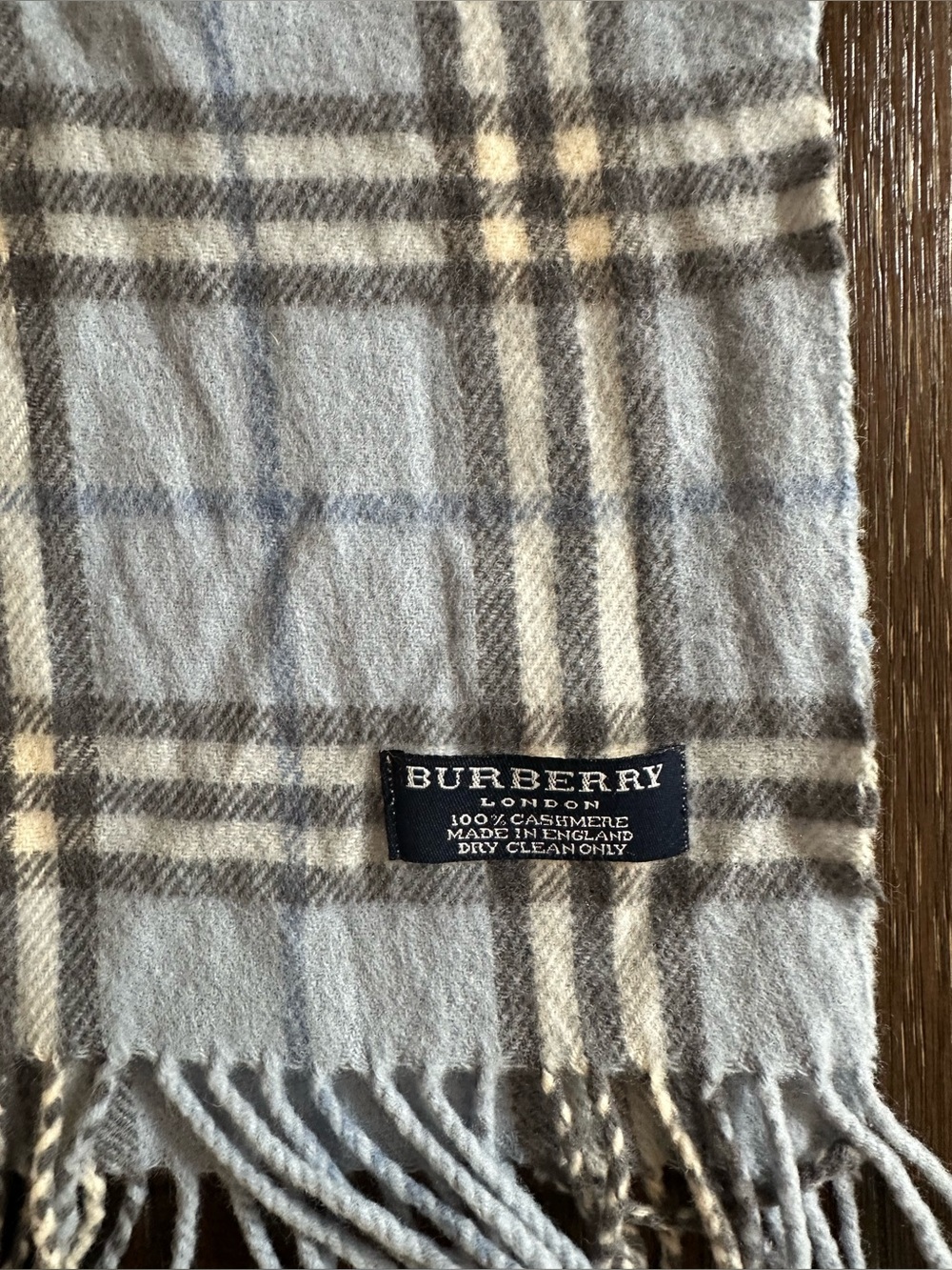 Vintage Burberry Cashmere scarf - Picture 4 of 11